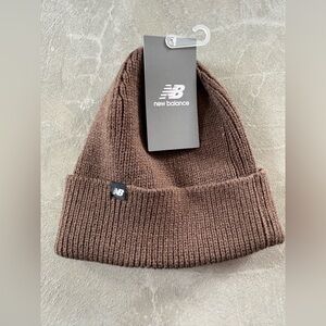 New Balance Winter Watchman Cuffed Beanie with Logo. Brown. NWT. Disc Shipping